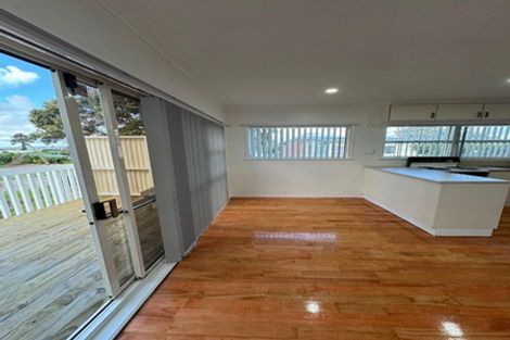 Photo of property in 73 Christmas Road, Manurewa, Auckland, 2102