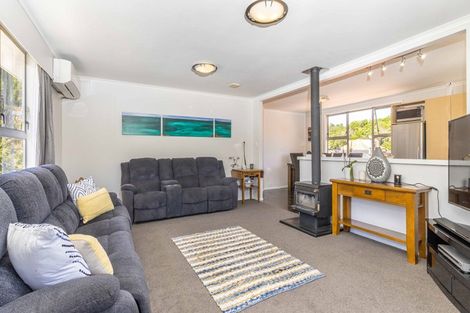 Photo of property in 6a Coates Street, Tawa, Wellington, 5028