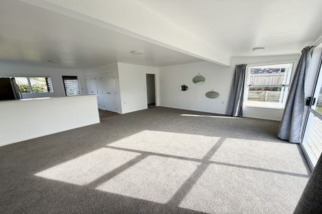 Photo of property in 8 Fantome Place, Whalers Gate, New Plymouth, 4310