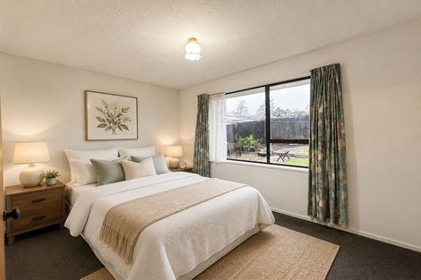 Photo of property in 2/6 Pyatt Place, Redwood, Christchurch, 8051