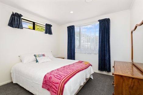 Photo of property in 10a Park Avenue, Tawa, Wellington, 5028