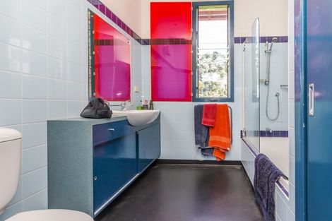 Photo of property in 124 Sutherland Road, Melrose, Wellington, 6023