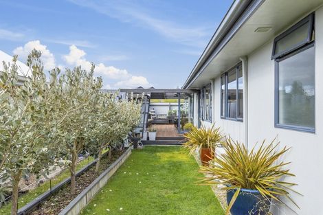 Photo of property in 14 Lakemere Way, Kinloch, Taupo, 3377