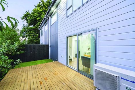 Photo of property in 7d La Trobe Street, Pakuranga Heights, Auckland, 2010