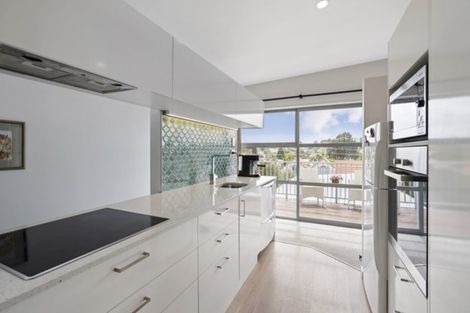 Photo of property in 14a Holiday Road, Stanmore Bay, Whangaparaoa, 0932