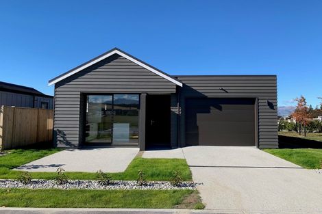 Photo of property in 26 Mount Creighton Crescent, Wanaka, 9305