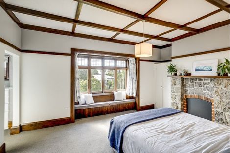 Photo of property in 82 Napier Terrace, Hospital Hill, Napier, 4110