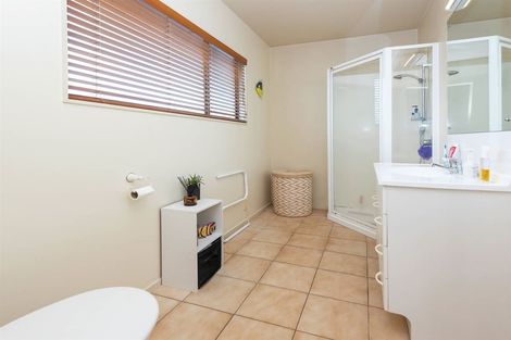 Photo of property in 2 Puma Drive, Golflands, Auckland, 2013