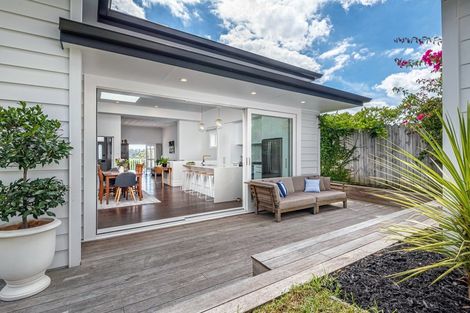 Photo of property in 15 Abbotsford Terrace, Devonport, Auckland, 0624