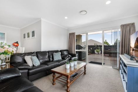 Photo of property in 22 Emmerdale Avenue, Papakura, 2110
