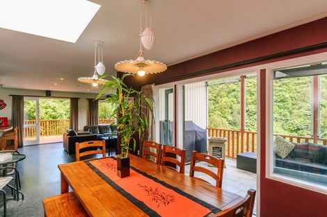 Photo of property in 64 Pomare Road, Tirohanga, Lower Hutt, 5010