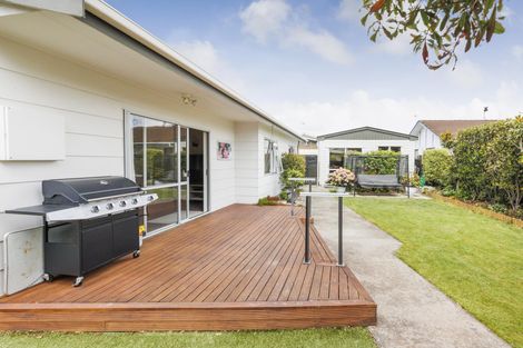 Photo of property in 17 Cargill Grove, Kelvin Grove, Palmerston North, 4414