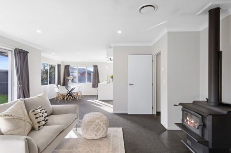 Photo of property in 6 Dundee Close, Darfield, 7510