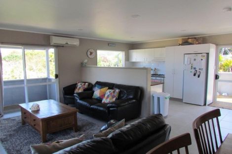 Photo of property in 128 Athenree Road, Athenree, Katikati, 3177