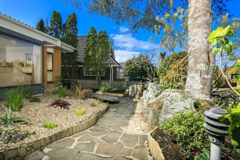 Photo of property in 6 Ravenstone Place, Chatswood, Auckland, 0626