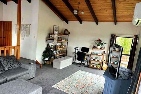 Photo of property in 14 Rukumoana Place, Clendon Park, Auckland, 2103