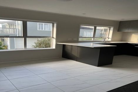 Photo of property in 3/53 Onewa Road, Northcote, Auckland, 0627