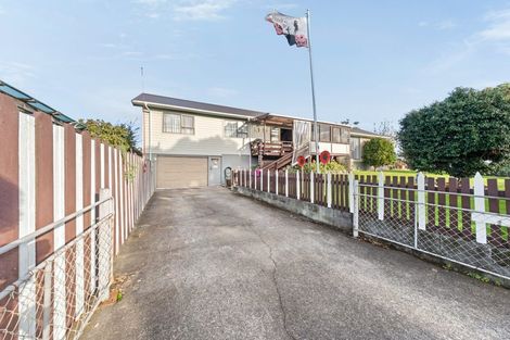 Photo of property in 1 Airedale Place, Waitara, 4320