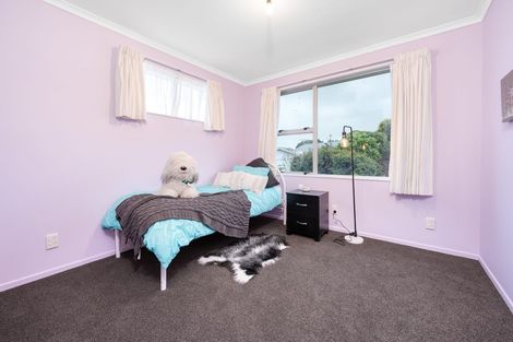 Photo of property in 94 Taylor Terrace, Tawa, Wellington, 5028