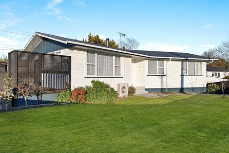 Photo of property in 2 Mabian Crescent, Deanwell, Hamilton, 3206