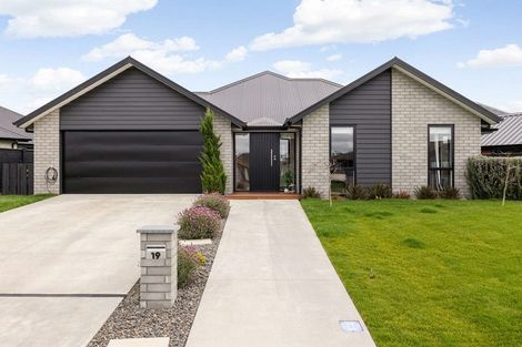 Photo of property in 19 Rose Leigh Drive, Cambridge, 3434