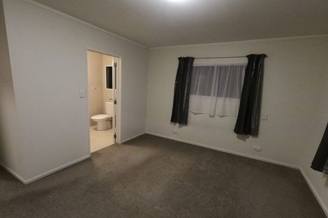 Photo of property in 48a Beaubank Road, Kelston, Auckland, 0602