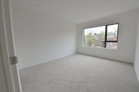 Photo of property in 43c Fitzherbert Avenue, West Harbour, Auckland, 0618