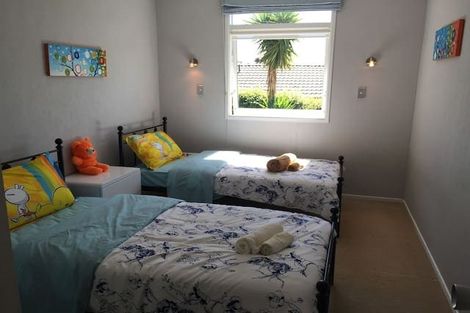 Photo of property in 13 Clovelly Road, Bucklands Beach, Auckland, 2012