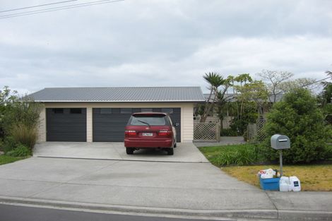 Photo of property in 101 Roberts Road, Matakatia, Whangaparaoa, 0930