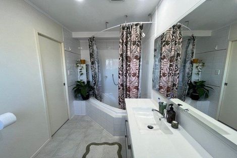 Photo of property in 32 Jillteresa Crescent, Half Moon Bay, Auckland, 2012