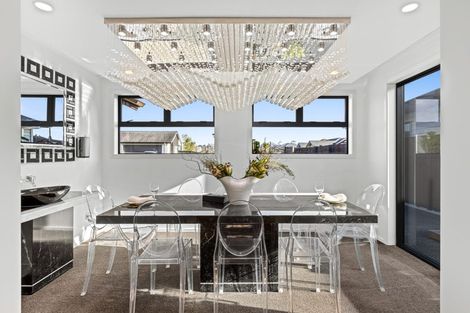 Photo of property in 14 Sir Lincoln Drive, Kumeu, 0810