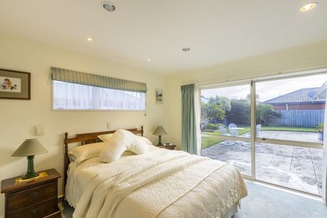 Photo of property in 66 Guildford Drive, Paraparaumu, 5032