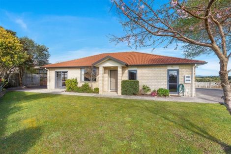Photo of property in 12 Kathleen Reece Place, Waiuku, 2123