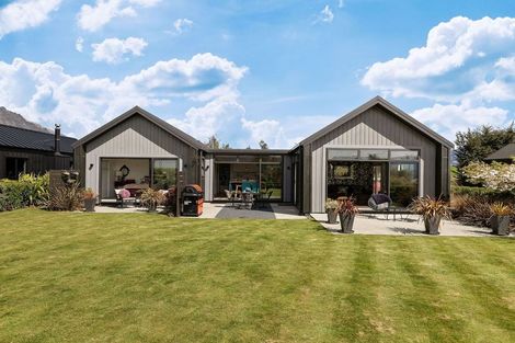 Photo of property in 2 Caithness Court, Jacks Point, Queenstown, 9371