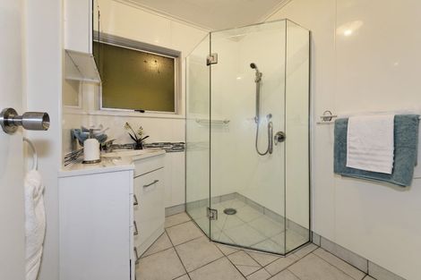 Photo of property in 1/60 West Coast Road, Glen Eden, Auckland, 0602