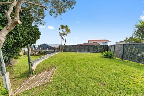 Photo of property in 30 Frimley Terrace, Waikanae Beach, Waikanae, 5036
