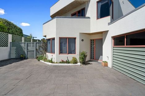 Photo of property in 2/5 Richmond Street, Fitzroy, New Plymouth, 4312