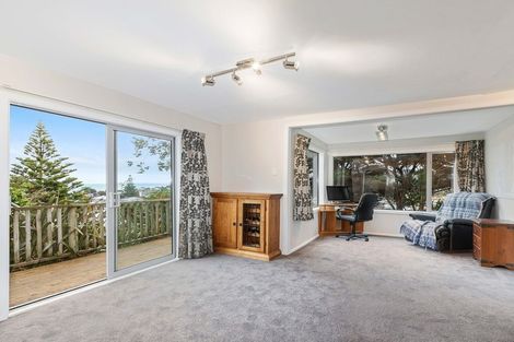 Photo of property in 14 Grays Road, Plimmerton, Porirua, 5026