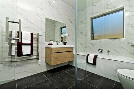 Photo of property in 3 Tarras Road, Kumeu, 0810