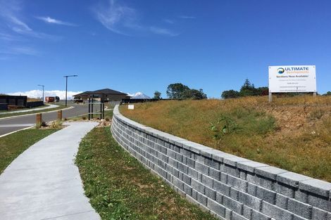 Photo of property in 7 Oakmont Crescent, Waiwhakaiho, New Plymouth, 4312