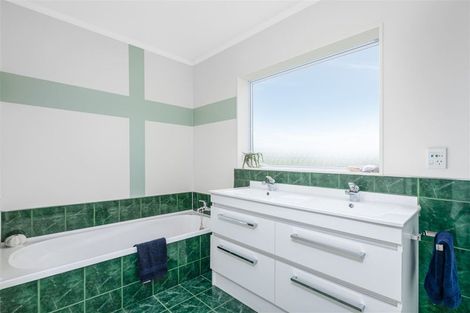 Photo of property in 31 Jubaea Place, Henderson, Auckland, 0610