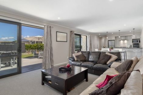 Photo of property in 3 Lakeside Terrace, Omokoroa, 3114