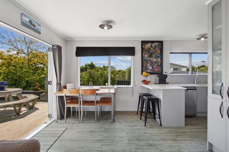 Photo of property in 25 Crispe Road, Clarks Beach, 2122