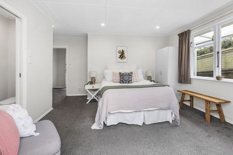 Photo of property in 11 Wakefield Terrace, Tawa, Wellington, 5028