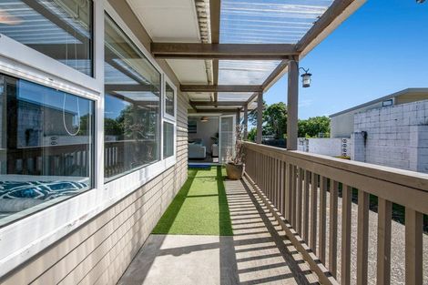 Photo of property in 1/52 Sunnynook Road, Sunnynook, Auckland, 0620
