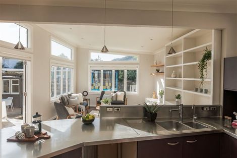 Photo of property in 35 Pukatea Street, Eastbourne, Lower Hutt, 5013