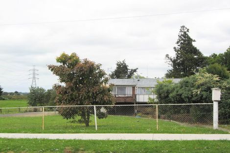Photo of property in 2 Waimana Road, Conifer Grove, Takanini, 2112