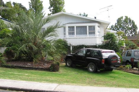Photo of property in 7 Glenroy Place, Green Bay, Auckland, 0604