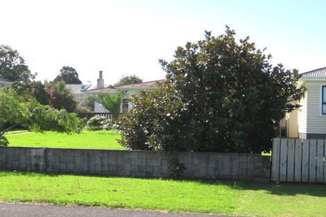 Photo of property in 9a Waione Avenue, Te Atatu Peninsula, Auckland, 0610