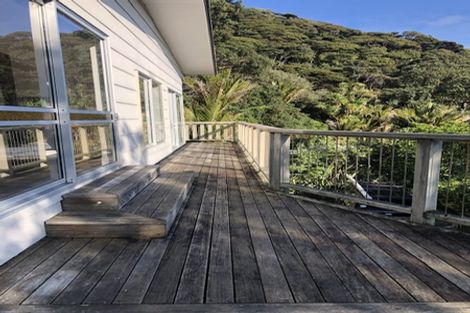 Photo of property in 74 Rayner Road, Piha, New Lynn, 0772